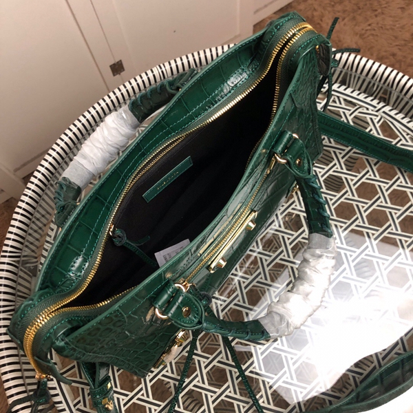 バレンシアガバッグ着用イメージ